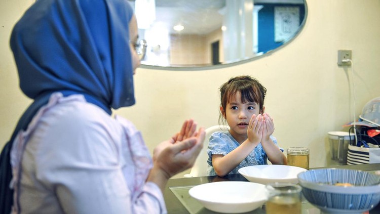 Puasa Setengah Hari&colon; Hukum&comma; Usia Diperbolehkan & Aturannya untuk Anak Menurut Islam