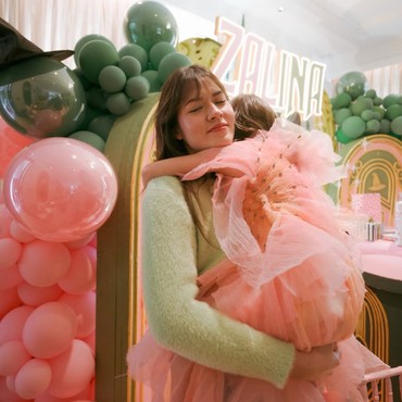 Wajah Mulai Terungkap, 7 Potret Pesta Ultah ke-7 Zalina Anak Raisa & Hamish Daud