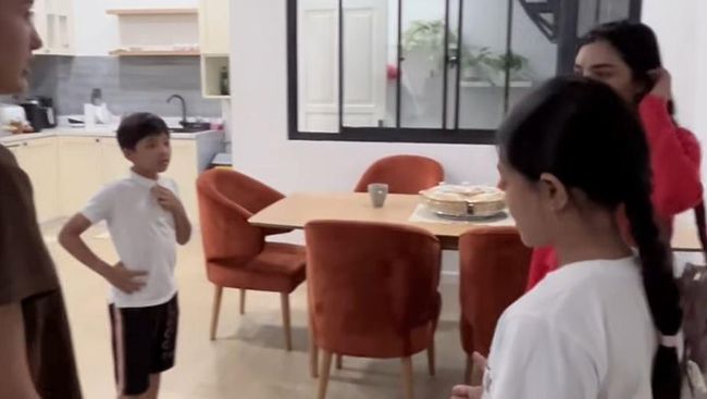 Potret Rumah Baru Sarah Menzel, Homey Banget Bikin Arsya Ingin Tinggal Bareng