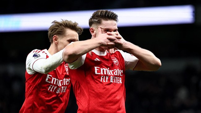 Eberechi Eze dan Viktor Gyokeres jadi bintang kemenangan Arsenal yang menghajar Tottenham Hotspur 4-1 dalam matchday ke-27 Liga Inggris, Minggu (22/2).