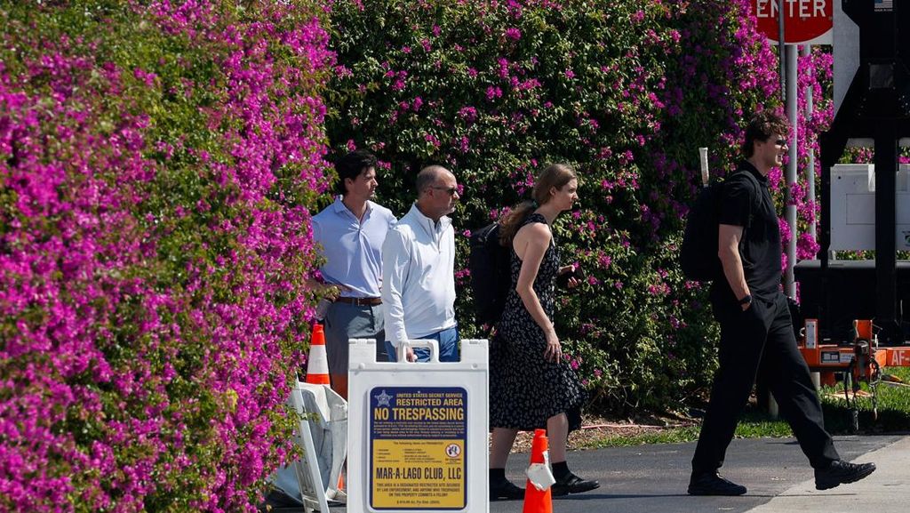 Pria Bersenjata Tewas Ditembak Usai Terobos Area Rumah Trump