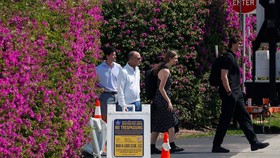 Pria Bersenjata Tewas Ditembak Usai Terobos Area Rumah Trump