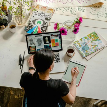 3 Ciri Kepribadian Orang yang Meja Kerjanya Berantakan Menurut Studi