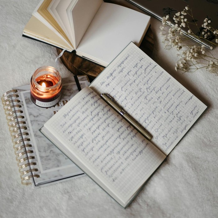 5 Ide Menulis Jurnal Harian untuk Refleksi Diri yang Lebih Bermakna