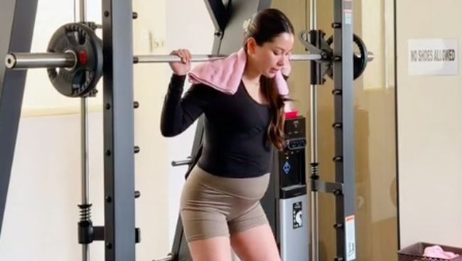 Olahraga Alyssa Daguisse saat Hamil, Ini Potretnya Latihan Angkat Beban di Trimester 3