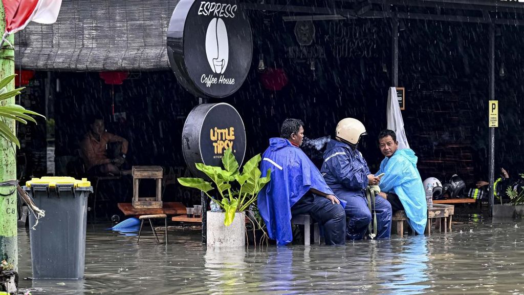 Bali Banjir, 350 Orang Dievakuasi Termasuk Turis Asing
