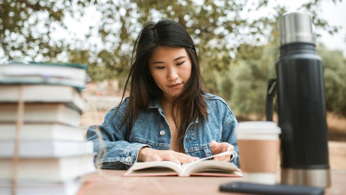 Punya kebutuhan finansial. Orang yang punya kesulitan signifikan membiayai pendidikannya.