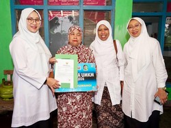 Bupati Banyuwangi Salurkan Program Wenak untuk Warung Rakyat