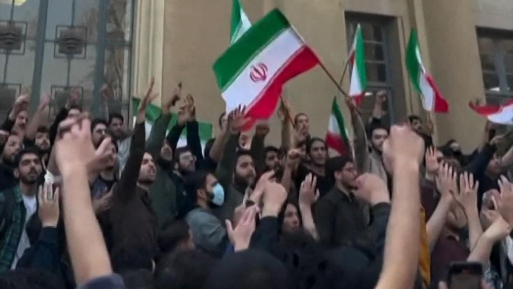 Demo Anti-Pemerintah Pecah di Iran, Mahasiswa Tuntut Khamenei Mundur
