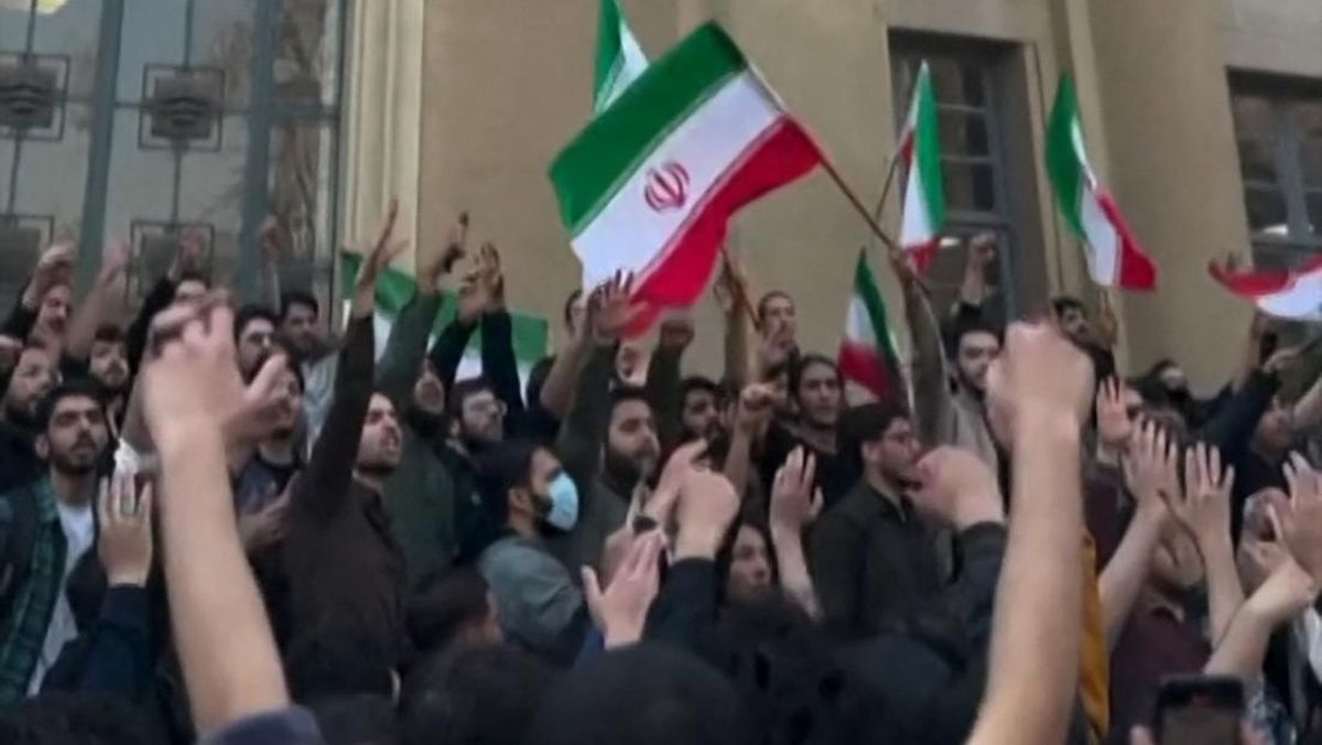 Demo Anti-Pemerintah Pecah di Iran, Mahasiswa Tuntut Khamenei Mundur