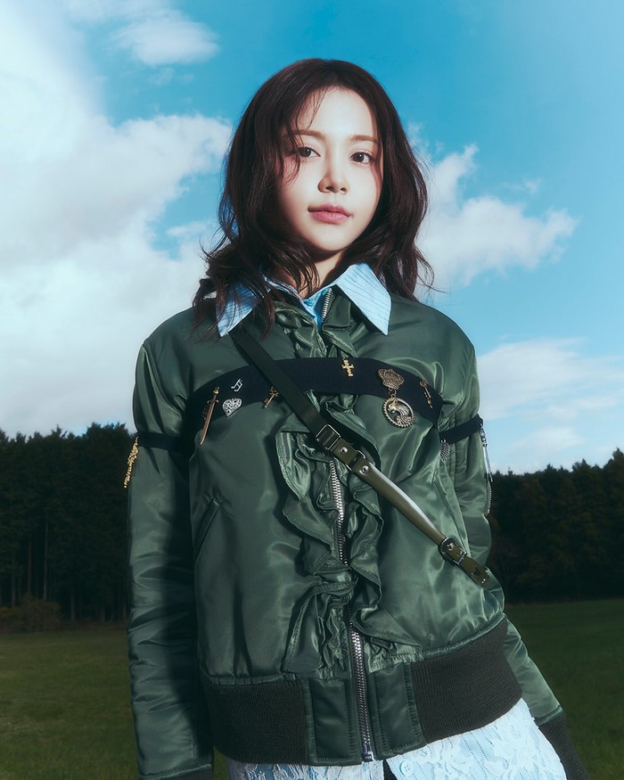 Di awal perkenalannya, Carmen direpresentasikan oleh emoji Pohon Palem yang menyiratkan suasana kampung halamannya di Bali. Selain itu, Pohon Palem juga menggambarkan kepribadian sang idol yang kuat./ Foto: instagram.com/hearts2hearts