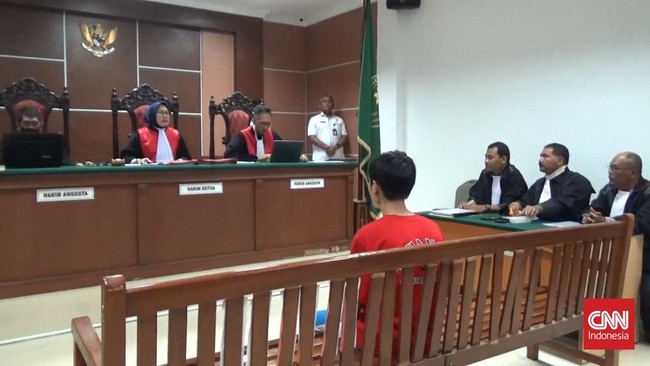 Dalam sidang pleidoi Fandi Ramadhan mengungkap detik-detik penyelundupan 2 ton sabu hingga akhirnya ditangkap di perairan Kepri.