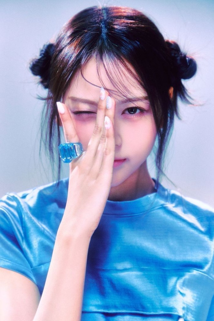 Hearts2Hearts resmi merayakan anniversary pertama mereka pada (24/2), Beauties. Hal ini turut menandai idol K-Pop pertama asal Indonesia yang berhasil debut di agensi besar SM Entertainment yakni Carmen./ Foto: instagram.com/hearts2hearts