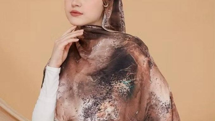 BeauPicks: 6 Rekomendasi Hijab Viscose Bermotif yang Bisa Kamu Coba