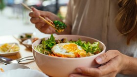 Jangan Asal Kenyang, Ini 10 Menu Sahur yang Bikin Kuat Puasa Seharian