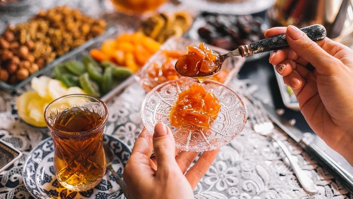 4 Cara Mengatur Porsi Makan Saat Ramadan Agar Tidak Berujung 'Balas Dendam'