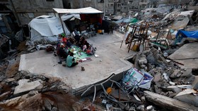 FOTO: Keteguhan Warga Gaza Jaga Tradisi Ramadan di Tengah Reruntuhan