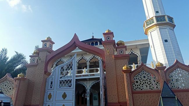 Bermula dari dibangunnya Masjid Nurul Huda di Kampung Gelgel, Klungkkung, oleh para punggawa Jawa, sejak saat itu penyebaran agama Islam di Bali pun dimulai.