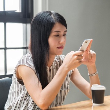 5 Ciri Kepribadian Orang yang Suka Oversharing Menurut Ilmu Psikologi