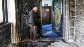 Pemukim Israel Bakar Masjid di Tepi Barat Palestina saat Ramadan