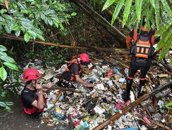 Balita Lombok Timur Hanyut di Selokan Saat Main Hujan