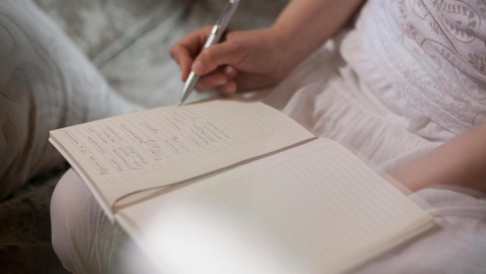 Refleksikan emosi yang dirasakan hari ini