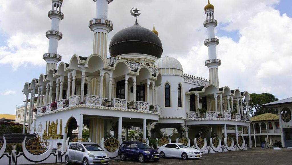 Suriname Punya Masjid-masjid Beda Arah Kiblat, Kenapa?