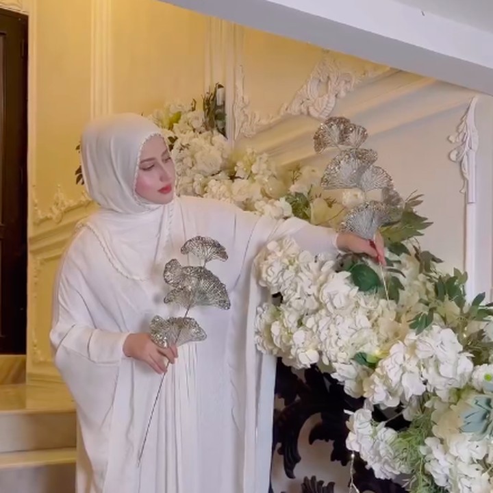 <p>Selebgram Tasyi Athasyia kembali menarik perhatian publik usai membagikan momen mendekorasi rumah menjelang Ramadhan 2026. Kegiatan tersebut dilakukan dalam rangka menyambut bulan suci. (Foto: Instagram @tasyiiathasyia)</p>