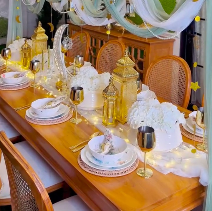 <p>Tak hanya itu, Tasyi juga menata meja makan dengan kain serta berbagai aksesori khas Ramadhan, seperti lampu hias dan gantungan berbentuk bintang serta bulan sabit. &ldquo;Ramadhan <em>with</em> Tasyi ep 2 persiapan dekorasi meja berbuka puasa dan sahur,&rdquo; tulisnya dalam unggahan lanjutan. (Foto: Instagram @tasyiiathasyia)</p>