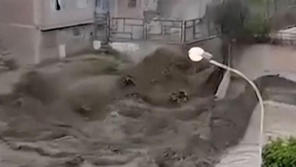 Banjir Bandang Terjang Wilayah Arequipa di Peru