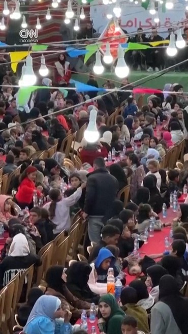 Kebersamaan Ratusan Anak Yatim di Gaza Lewat Buka Puasa Bersama
