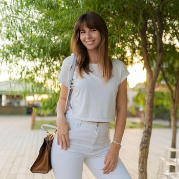 3 Ciri Kepribadian Orang yang Nggak Malu Pakai Baju Itu-itu Saja