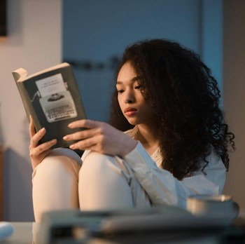 5 Rekomendasi Buku yang Bisa Bikin Kamu Keluar dari Reading Slump