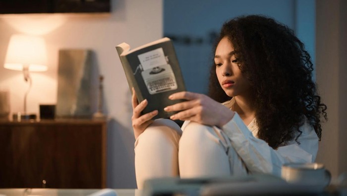 5 Rekomendasi Buku yang Bisa Bikin Kamu Keluar dari Reading Slump