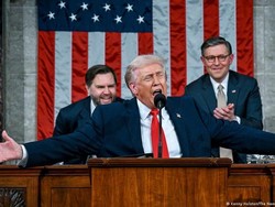 Dalam Pidato Terpanjangnya, Trump Klaim Ekonomi AS Tumbuh Pesat