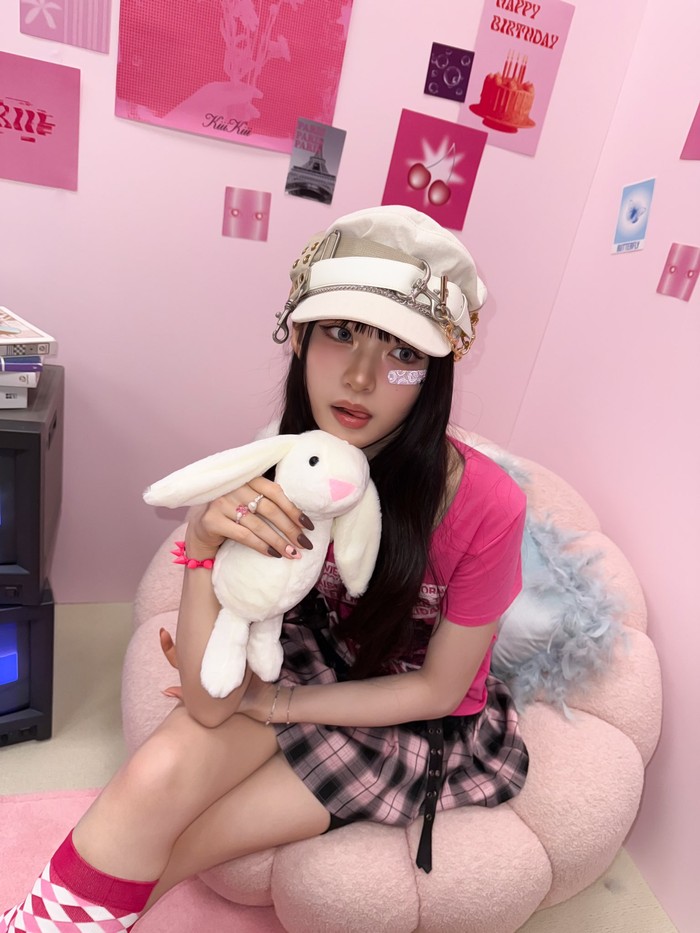 Dulunya Kya KiiiKiii adalah seorang trainee di SOURCE MUSIC dan P NATION sebelum pada akhirnya bergabung dengan agensi yang menaunginya saat ini, yakni STARSHIP Entertainment. / Foto: x.com/We_KiiiKiii