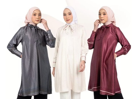 Effortless Chic Tanpa Ribet! Tunik Monogram Elzatta untuk Look Rapi di Berbagai Momen
