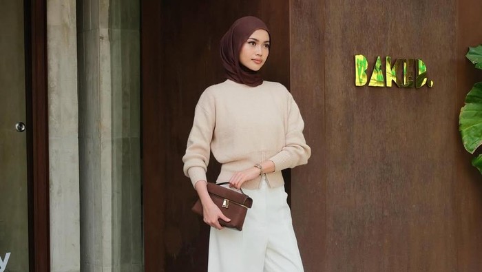 Get The Look: Inspirasi Outfit Bukber Nuansa Earth Tone ala Ratu Anditya