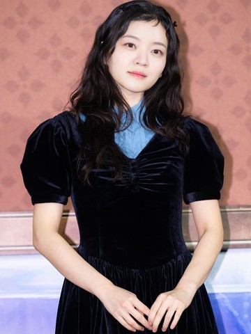 Deretan Potret Menawan Go Ah Sung, Aktris Korea yang Bintangi Film Pavane di Netflix