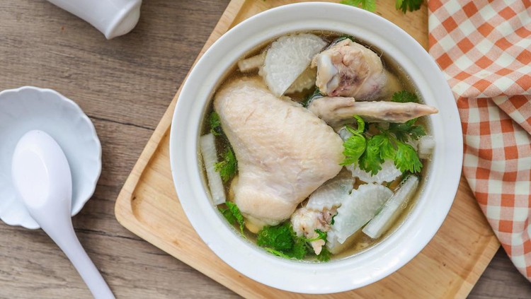 Ilustrasi ayam kuah bening