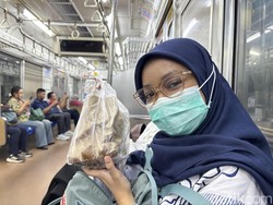 Cerita Anker Kali Pertama Buka Puasa Ramadan di KRL