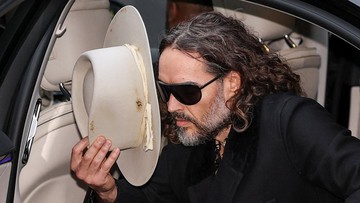 Russell Brand Akui Pernah Tidur dengan Perempuan 16 Tahun