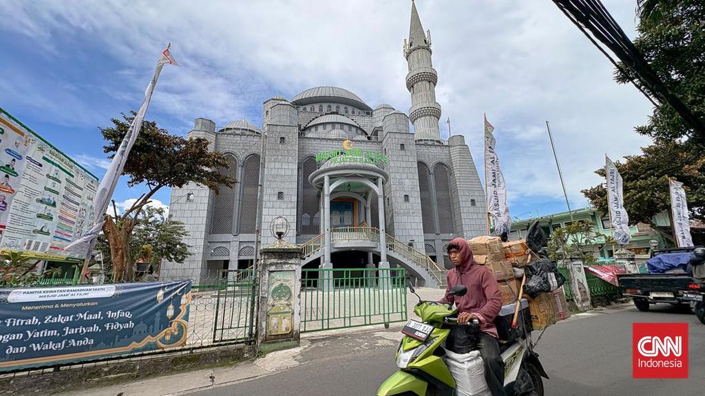 FOTO: Menyambangi Masjid Bergaya Timur Tengah di Bilangan Pasar Minggu