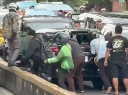 Kabur Saat Disetop Polisi, Mobil Lawan Arah Tabrak Sejumlah Kendaraan di Jakpus