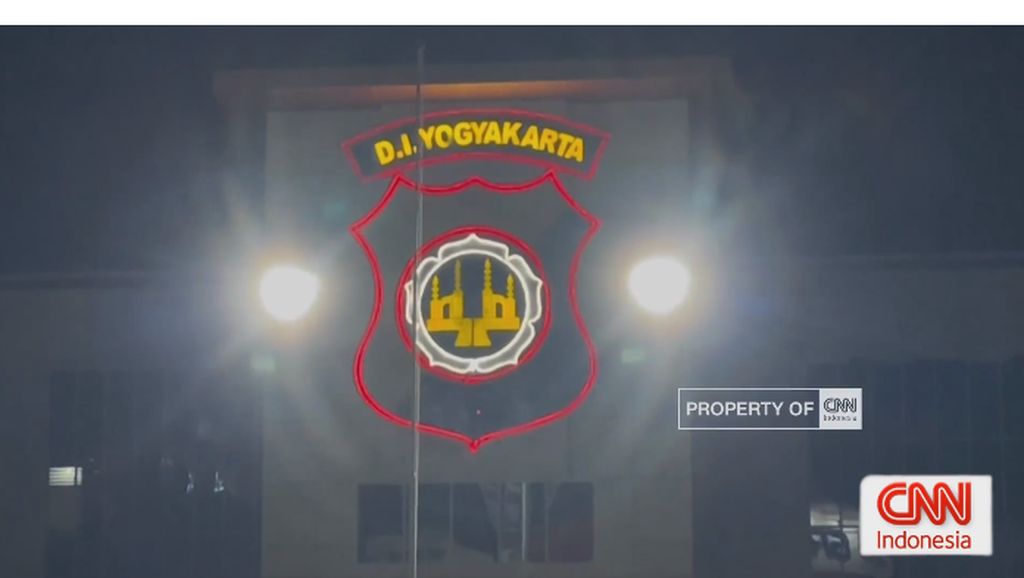 VIDEO: Unjuk Rasa di Depan Mapolda DIY Berujung Ricuh