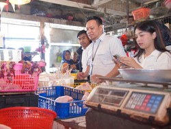 Polda Metro Jaya Cek Bahan Pokok di Pasar Rawamangun, Ini Hasilnya