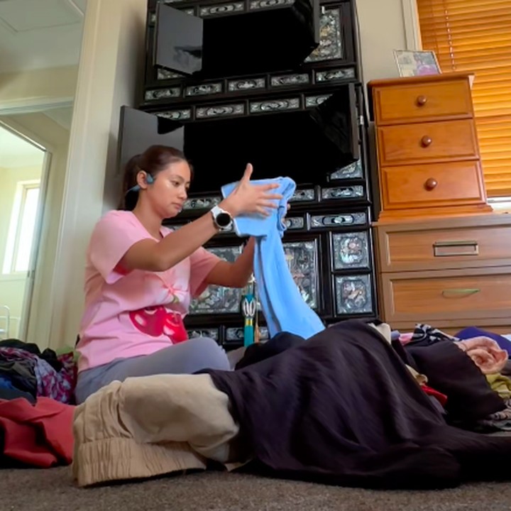 <p>Menurut Ririn, bukan pindah tempat yang membuatnya berat, melainkan perubahan diri menjadi versi baru di usia kepala empat. &ldquo;Pindah tempat itu gampang, tapi pindah versi diri itu yang berat. Hijrah itu bukan cuma soal tempat, tapi soal mulai ulang dan aku baru mulai di umur aku 40 tahun,&rdquo; tutur Rini.&nbsp;(Foto: TikTok @riniyulianti_)</p>