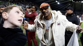 FOTO: Snoop Dogg Disambut Meriah di Markas Swansea