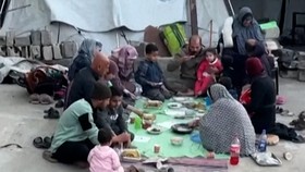 Kala Warga Gaza Buka Puasa di Reruntuhan Rumah Imbas Agresi Israel