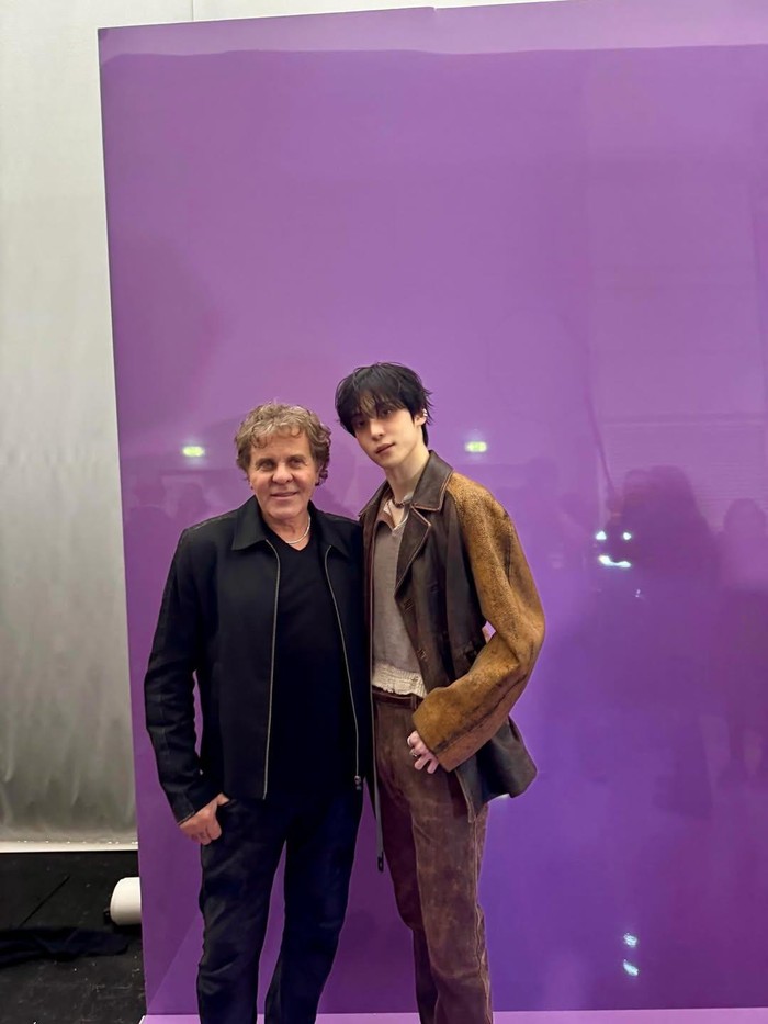 Melalui unggahan di Instagram pribadinya, Yunho juga membagikan potretnya berpose bersama Renzo Rosso, founder dari Diesel./ Foto: instagram.com/yunou._.u